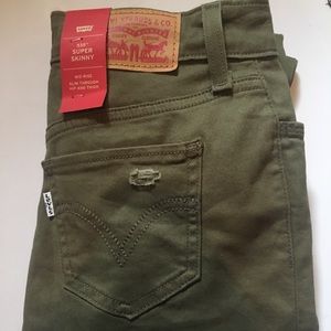 NEW Women’s Levi’s Size0 Army Green Skinny Jeans!